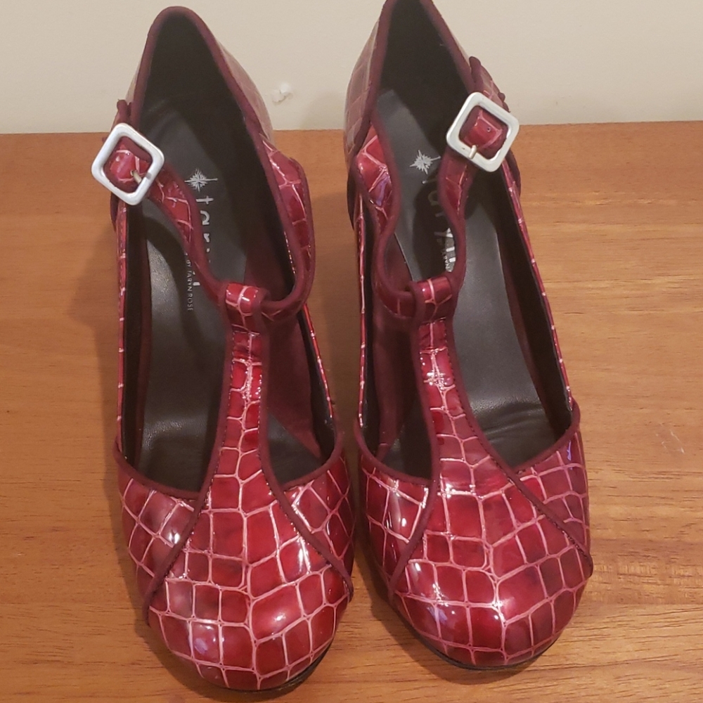 TARYN ROSE SIZE 9 HEELS